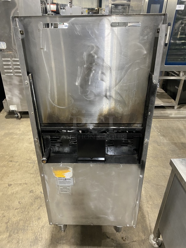 American Range Commercial Natural Gas Powered 4 Burner Stove! With Raised Back Splash! With Full Size Oven Underneath! All Stainless Steel! On Legs!
 - Image 4 of 8