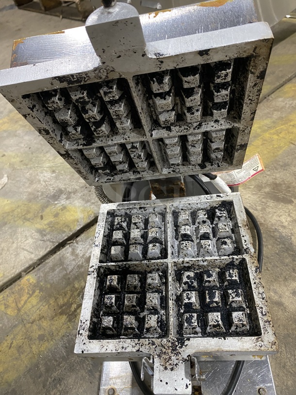 GOLD METAL Belgian Countertop Waffle Baker! Model 5024 Serial BW4-76-7028 120V/50/60Hz - Image 6 of 8