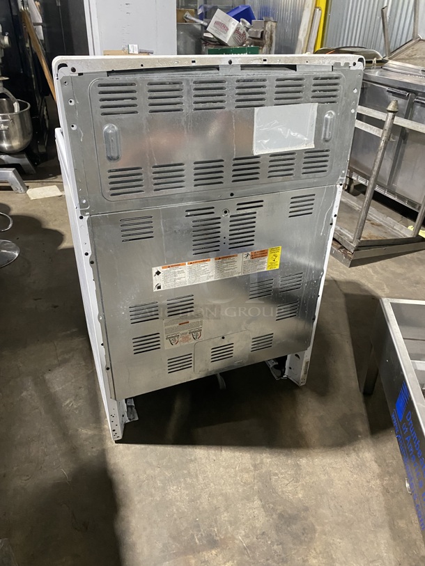  Electric Powered 4 Burner Stove! With Full Size Oven Underneath! Model: FFEF3018LWE SN: VF15058348! Working When Removed! On Legs! - Image 3 of 11