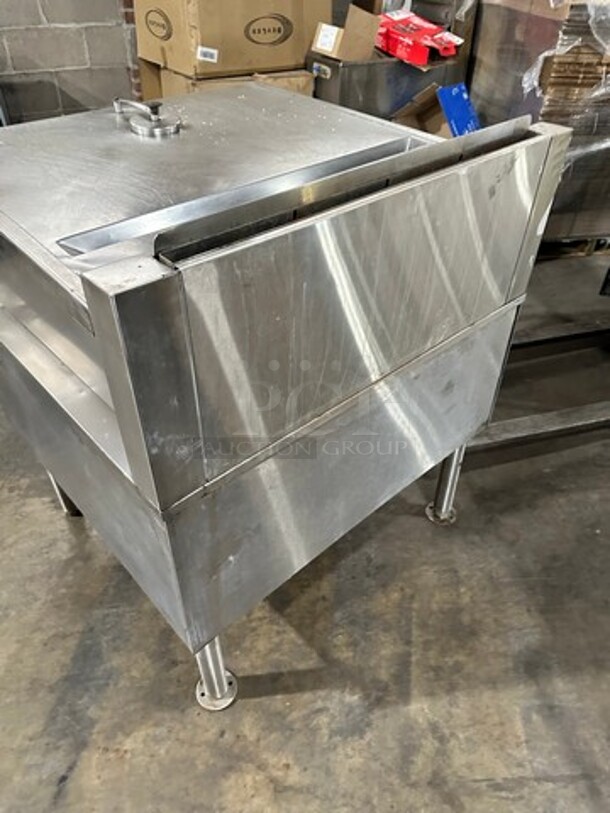 Cleveland Tilt Skillet/Braising Pan! All Stainless Steel! On Legs! - Image 4 of 9