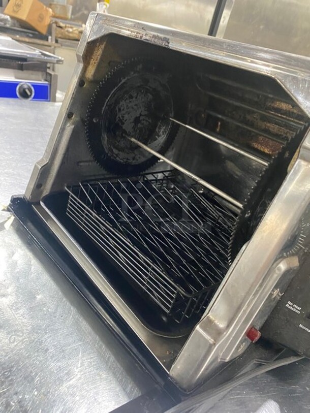 Compact Showtime Countertop Rotisserie/BBQ Oven! With View Through Door! Model: SHOWTIME SN: STPOR7154273 - Image 6 of 7