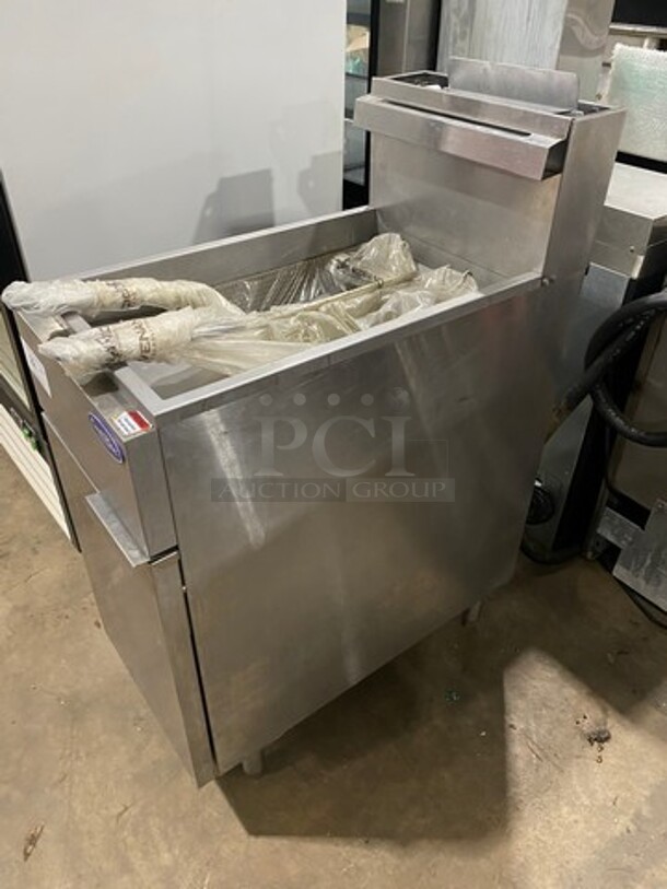Cook Rite Commercial Natural Gas Powered Deep Fat Fryer! With Backsplash! With 2 Metal Frying Baskets! All Stainless Steel! On Legs! Model: ATFS40 - Image 3 of 9