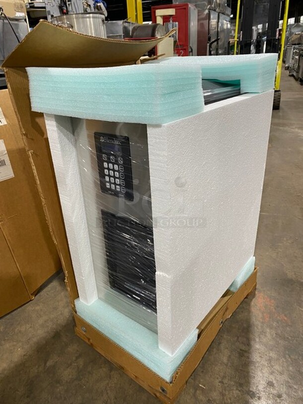 NEW IN BOX! Blend Tec Stainless Steel Countertop Commercial Blender! MODEL BDI503NARROW SN:BD10320125 120V - Image 2 of 12