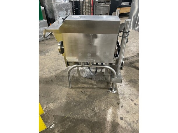 Amazing! EXTRA CLEAN! LIKE NEW! Cleveland Commercial Natural Gas Powered Tilt Skillet/Braising Pan! All Stainless Steel! On Legs! Working When Removed!  - Image 3 of 10