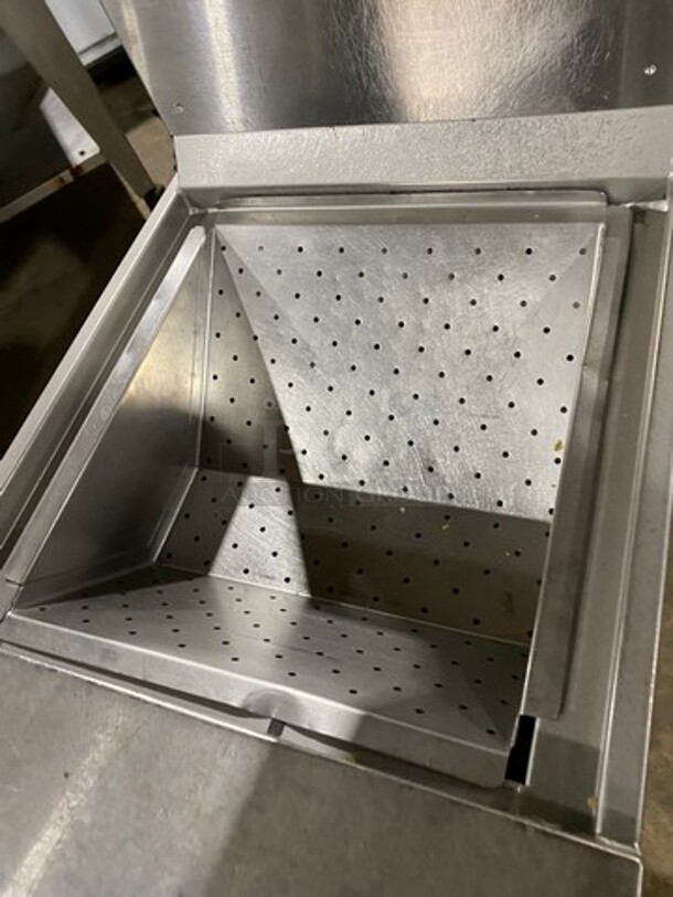 Henny Penny Commercial Floor Style Fryer Dump Station! With Overhead Heating Lamp! All Stainless Steel! Model FDS200! On Casters! - Image 5 of 8