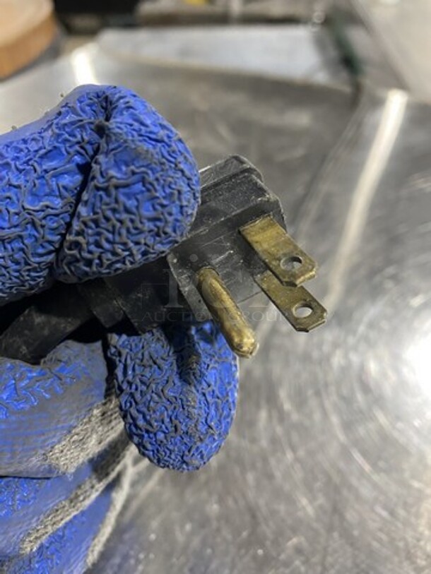 Perlick 84 Inch Refrigerated Bar Back Cooler! With 3 Solid Doors! Model BS3DS Serial 511451! 115V 1 Phase! On Legs!  - Image 9 of 9