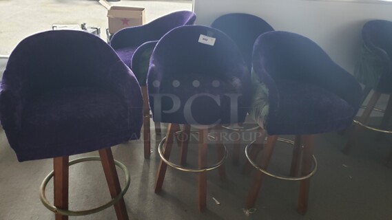 Lot of 5 Chairs

(Location 2)