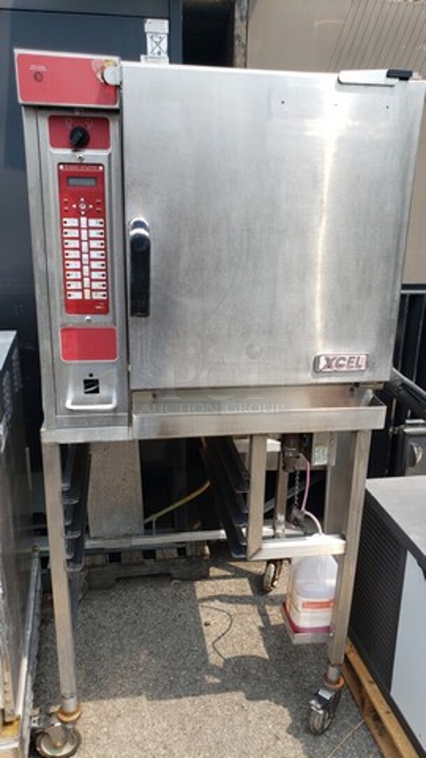 Blodgett KFC Half Size Convection Oven! The power cable inside the oven has been cut and needs to be replaced! 

3 PH
60 Hz
208V - Image 1 of 5