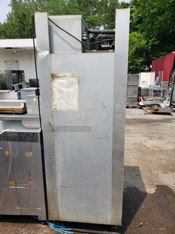 Traulsen G10010 One Section Reach In Refrigerator. Does not work! Sold as is! - Image 5 of 5