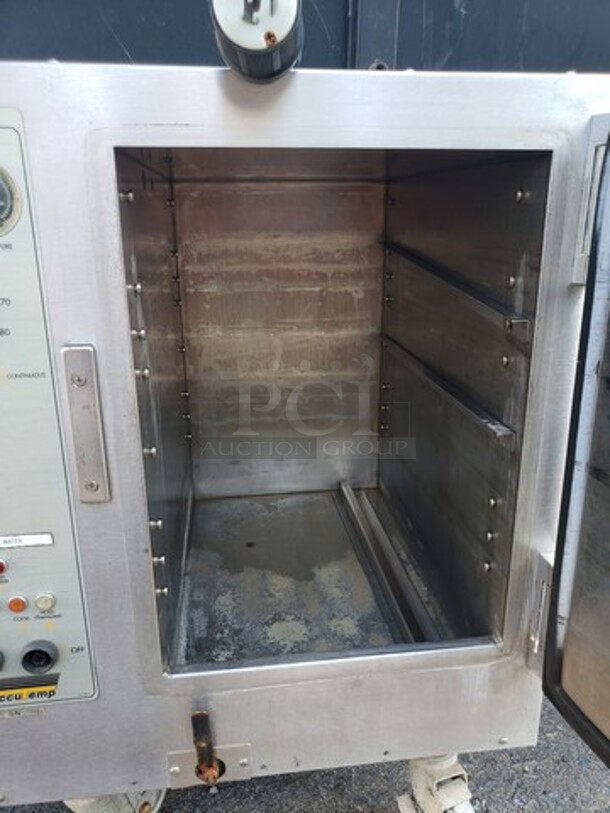 AccuTemp Steam 'N' Hold Countertop Electric Convection Steamer! Sold as is.

208 V
60 Hz
3 PH - Image 5 of 8