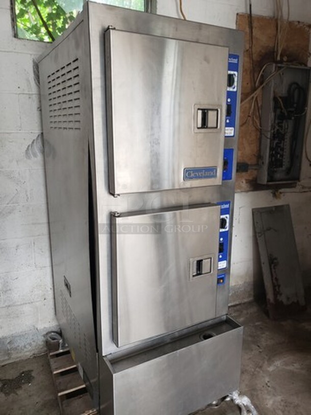 Cleveland SteamCraft Ultra 10 D High Speed Direct Steam Convection Steamer! 

480 V
3 PH
60 Hz
32.6 Kw
40 A - Image 1 of 6