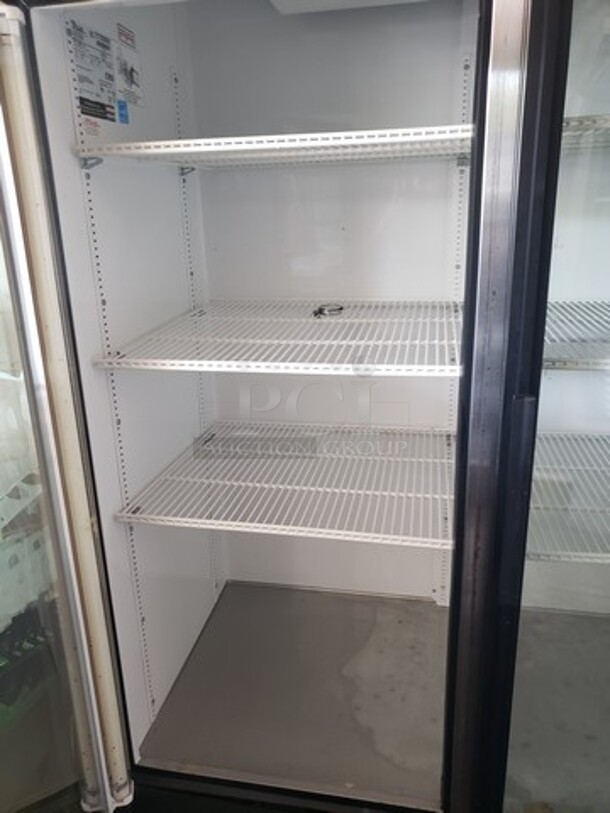 True GDM-49-LD Two Section Display Refrigerator w/ Swing Doors! Great Working Condition!

Serial Number: 8521408
Color: White
*No Casters - Image 2 of 3