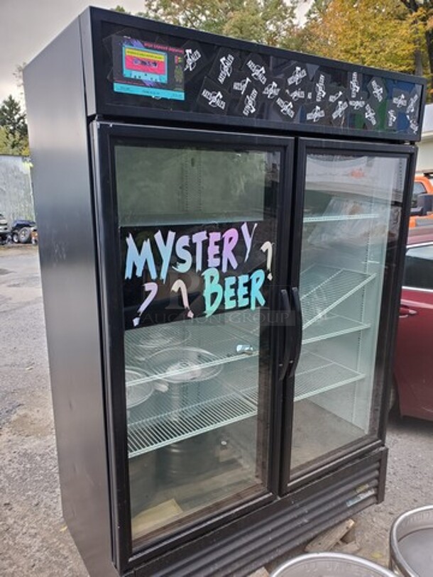 True GDM-49-HC-TSL01 54 1/4" Black Refrigerated Glass Door Merchandiser
Not Working
Sold As Is - Image 1 of 5
