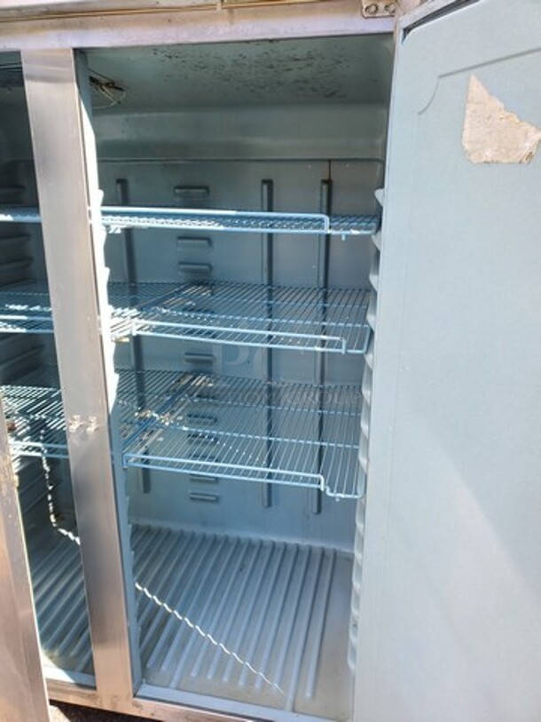 Delfield 6051-S Two Section Reach-In Refrigerator on Casters!
115 V
60 Hz - Image 6 of 7