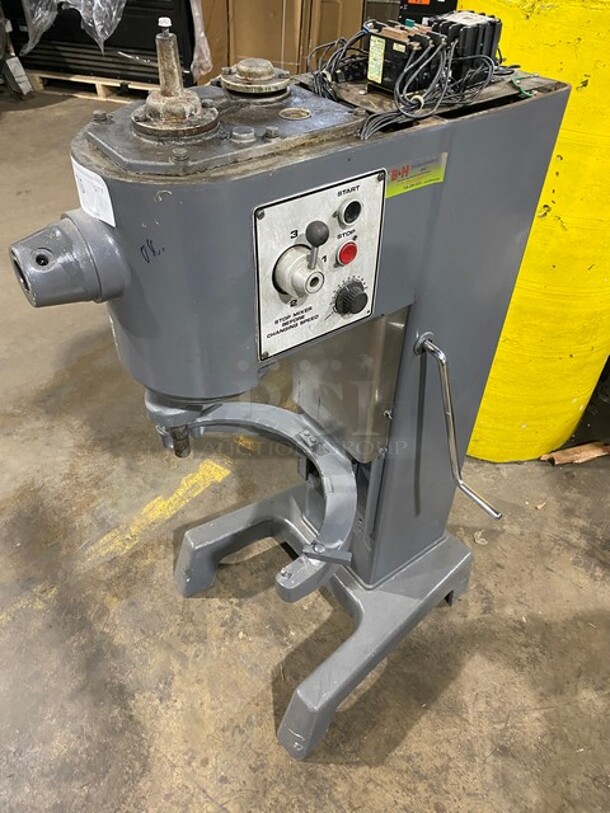 Hobart D330 Metal Commercial Floor Style 30 Quart Planetary Dough Mixer! Working When Removed! MODEL D-330 SN:111011880 208V 3PH - Image 3 of 9