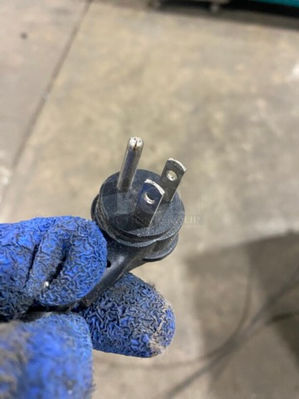 Vendo Commercial Countertop Food Warming Display Case! All Stainless Steel! Model: HFD000006 SN: 1448853 115V 60HZ 1 Phase - Image 9 of 9