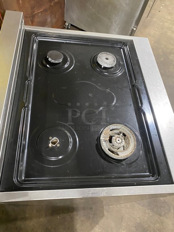 Zline Gas Powered 4 Burner Stove! With Oven Underneath! Stainless Steel! On Legs! Missing Grates! MODEL RGS30 SN:20080776039 120V - Image 5 of 10