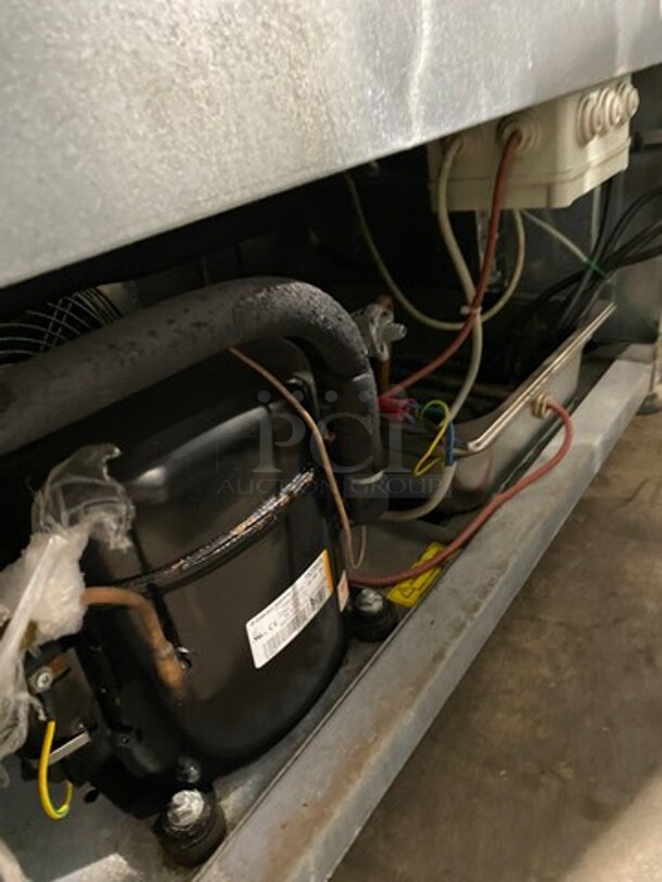 Sifa Commercial Refrigerated Open Grab-N-Go Display Case! With Pull Down Front Cover! Solid Stainless Steel! Model: GAEP6L096N0710 SN: 0403202000 220/240V - Image 10 of 10