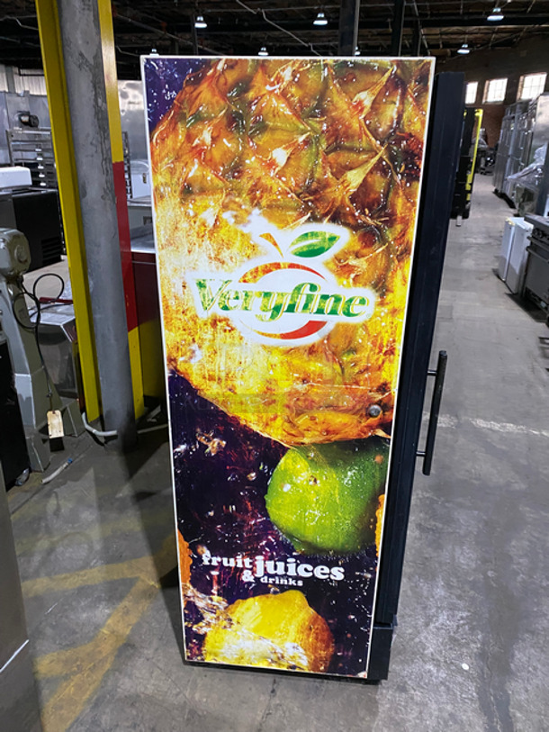 True Single Door Reach In Cooler Merchandiser! With View Through Door! Poly Coated Racks! Model: GDM12 SN: 11901877 115V 60HZ 1 Phase - Image 3 of 8