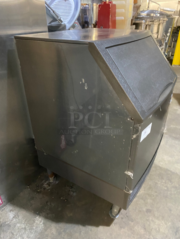 COOL! LATE MODEL! Manitowoc Commercial Ice Machine Head! Stainless Steel Body! On Legs! Model: UDF0190A161B SN: 310465780 115V 60HZ 1 Phase - Image 3 of 9