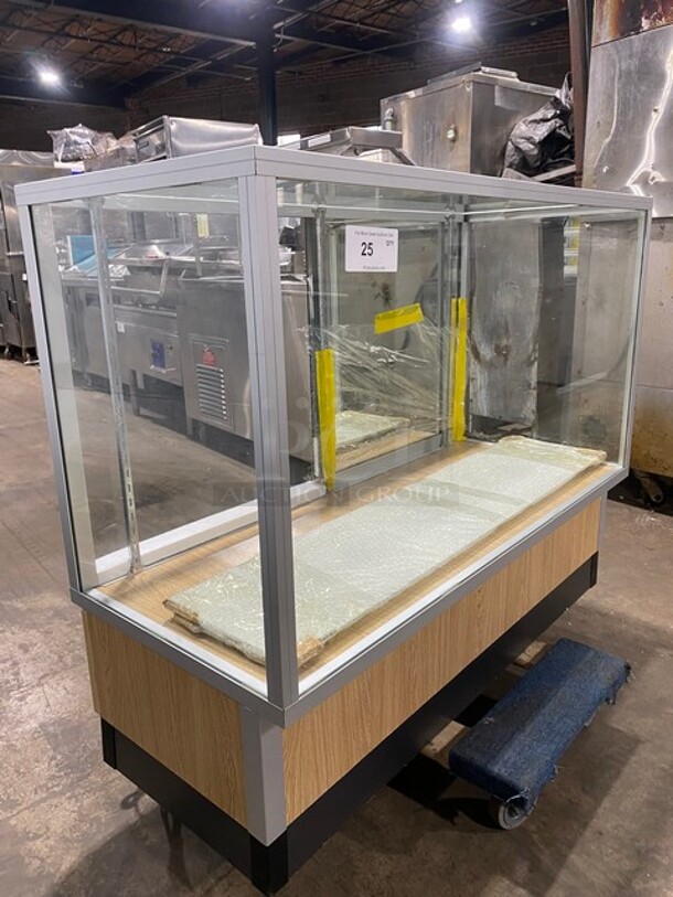 New Out The Box Display Case Merchendiser! - Image 8 of 9