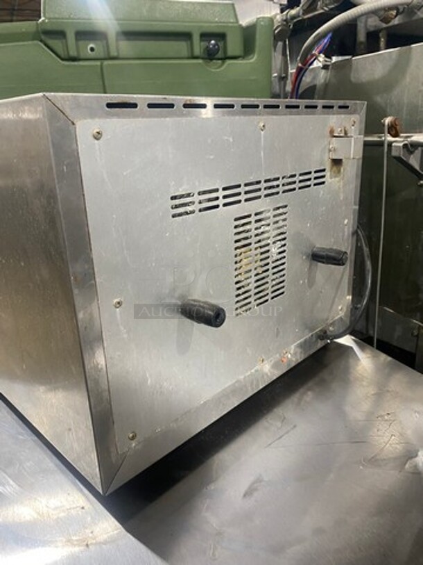 Wisco Commercial Countertop Convection Oven! All Stainless Steel Body! Model: 620 120V - Image 4 of 8