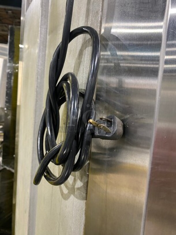 Traulsen Commercial Single Door Reach In Cooler! All Stainless Steel! On Legs! Model: RHT132WUT SN: V075700H93 115V 60HZ 1 Phase - Image 8 of 8