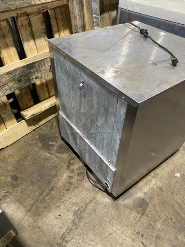 Beverage Air Commercial Single Door Undercounter Cooler! With Poly Coated Racks! Stainless Steel! On Casters! Model: UCR27A 115V 60HZ 1 Phase - Image 5 of 6