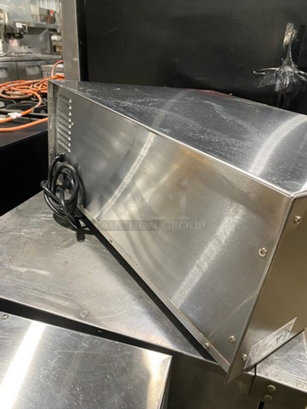 Wisco Commercial Countertop Electric Powered Pizza/ Snack Oven! Model: 561 SN: J056127 120V - Image 4 of 8