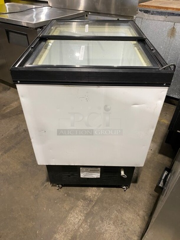 Hussmann Reach Down Chest Freezer Display! Model: SN090W SN: MY04C014012 - Image 3 of 7