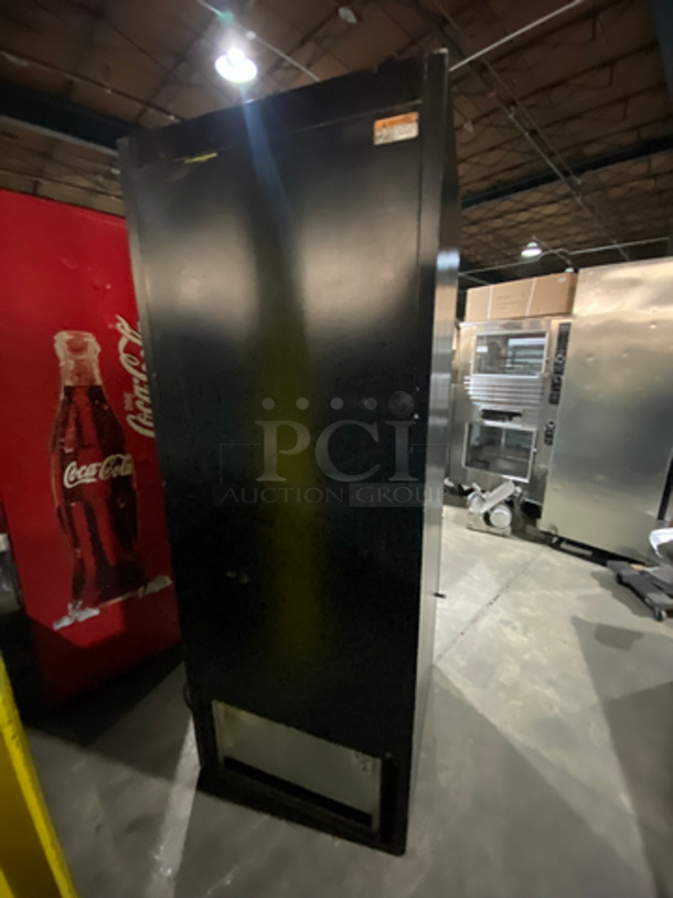 Universal Nolin Commercial Single Door Reach In Cooler Merchandiser! With View Through Door! With Poly Coated Racks! 120V 60HZ 1 Phase - Image 4 of 7