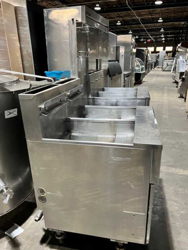 FAB! Pitco Frialator Commercial Natural Gas Powered 4 Bay Deep Fat Fryer! With Middle Fryer Basket Rack! With Oil Filter System! All Stainless Steel! On Casters! Model: SGH50  - Image 4 of 11
