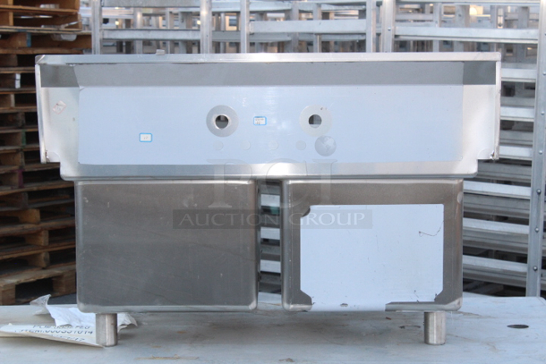 BRAND NEW SCRATCH & DENT! Regency 600S21620G 39" 16 Gauge Stainless Steel Two Compartment Commercial Sink - 16" x 20" x 12" Bowls   - Image 4 of 7