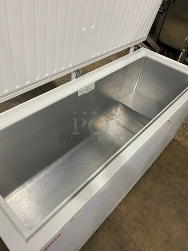 NEW! Galaxy Commercial Reach Down Chest Freezer! With Hinged Top Lid! Model: 177CF20HC SN: BD650X10320L9QA147 115V 60HZ 1 Phase - Image 5 of 10