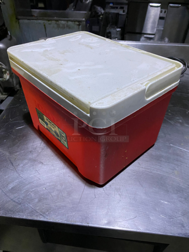 Igloo Red And White Poly Portable Cooler! With Lid And Handle! - Image 3 of 6