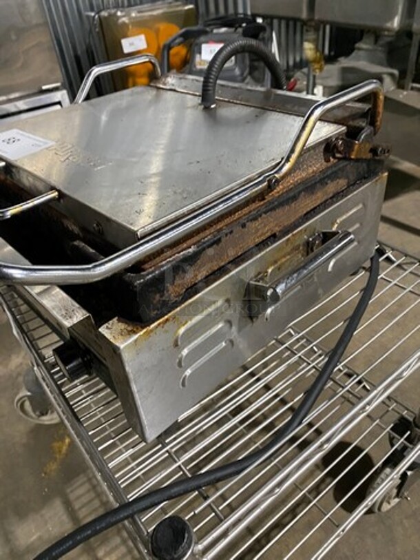 Waring Commercial Countertop Panini/Sandwich Supremo Grill! All Stainless Steel! Press With Ribbed Surface! Model: WPG250 120V - Image 3 of 8