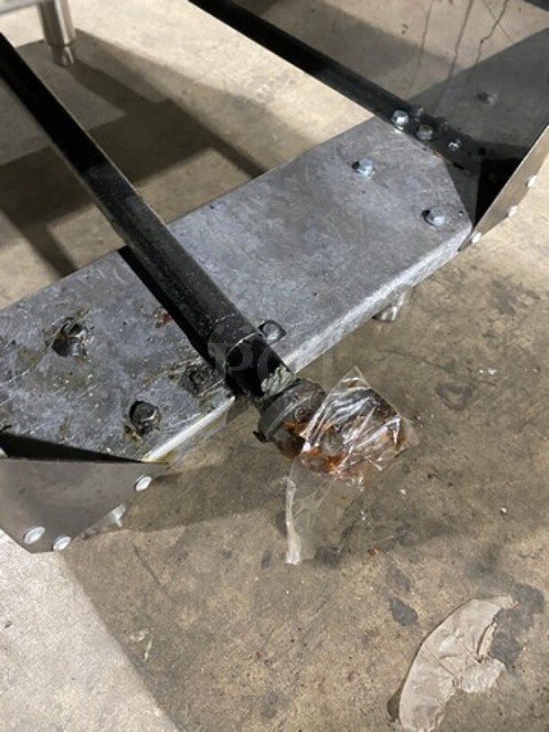 Atosa Commercial Natural Gas Powered Deep Fat Fryer! With Backsplash! With 2 Metal Frying Baskets! All Stainless Steel! On Legs! Model: ATFS40 - Image 9 of 9