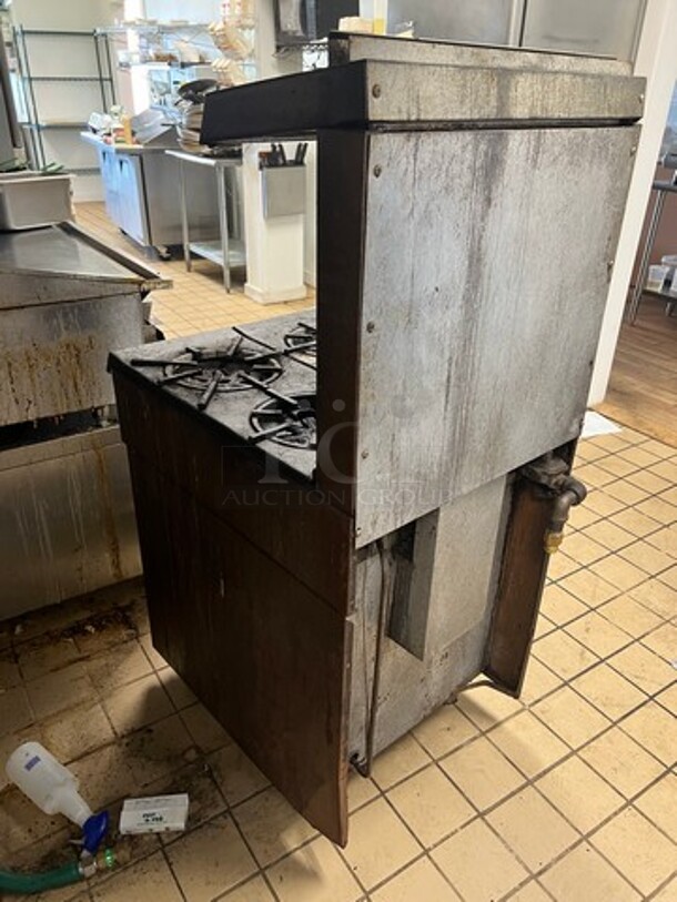 Garland Commercial Natural Gas Powered 4 Burner Stove! With Raised Back Splash And Salamander Shelf! With Oven Underneath! Metal Oven Rack! All Stainless Steel! On Legs! WORKING WHEN REMOVED! - Image 6 of 6