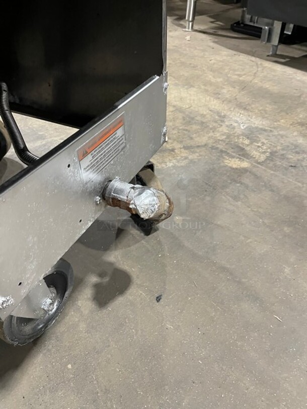 NICE! Pitco Commercial Natural Gas Powered Deep Fat Fryer! With Backsplash! All Stainless Steel! With 2 NEW Frying Baskets! On Casters! Model: 45C SN: G11DB014707! - Image 9 of 9