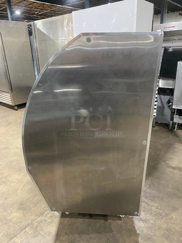 WOW! Leader Commercial Refrigerated Curved Glass Bakery/Deli Display Case Merchandiser! With 2 Stainless Steel Shelves! With Rear Sliding Door Access! 115V 1 Phase! Model: RHDL72 S/C SN: PT10m1682a! - Image 3 of 8