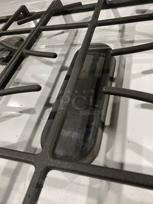 Kenmore 5 Burner Stove! With Oven Underneath! Metal Oven Racks! - Image 6 of 10