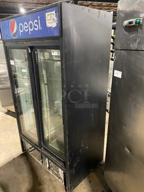 True Commercial 3 Door Reach In Cooler Merchandiser! With View Through Doors! Poly Coated Racks! Model: GDM37LD SN: 8007881 115V 60HZ 1 Phase - Image 2 of 8