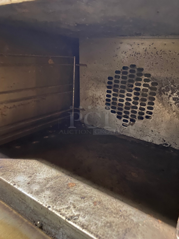 Cadco Unox Electric Powered Commercial Countertop Convection Oven! With View Through Door! Stainless Steel! Roberta Series Model: XAF003 - Image 6 of 8