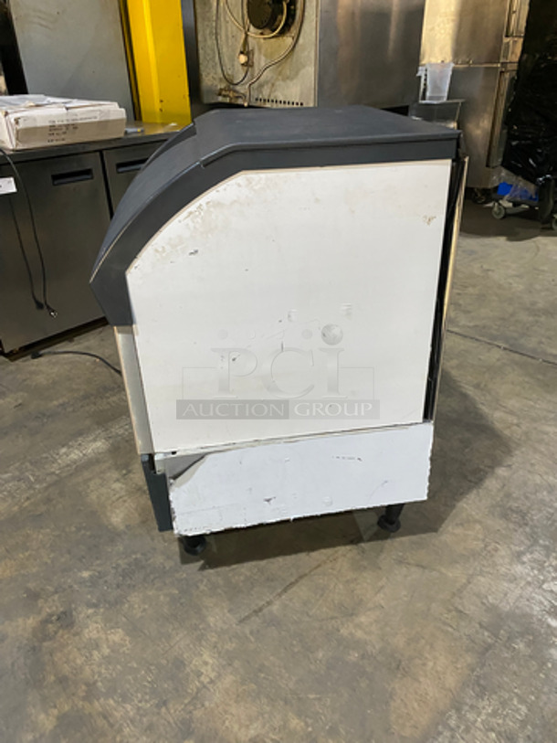 Scotsman Commercial Ice Bin! Stainless Steel Body! On Legs! NOT TESTED! Model: CU2026MA-1E SN: 18051320010560 115V 60HZ 1 Phase - Image 2 of 8