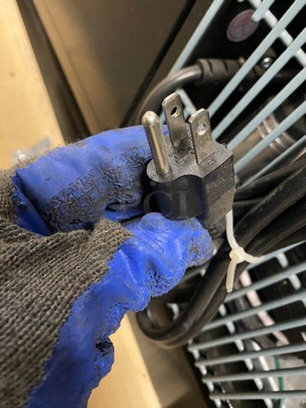 Dukers Commercial 3 Door Bar Back Cooler Merchandiser! Missing Doors! With Poly Coated Racks! Model: DBB72S3 115V 60HZ 1 Phase - Image 10 of 12