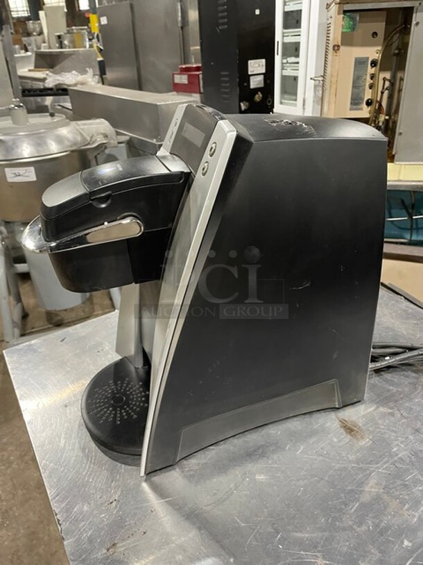 Keurig Countertop Coffee Brewing Machine! Model B200 Serial E305421! 120V! - Image 3 of 8