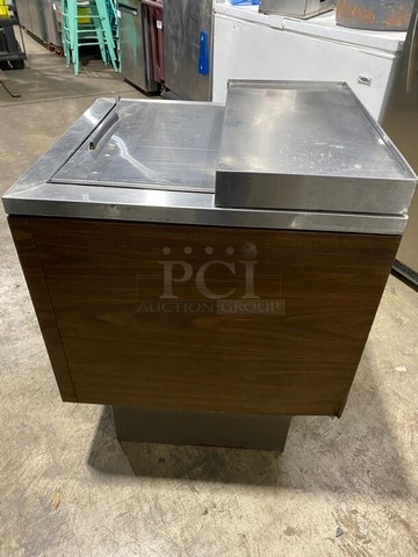 Commercial Under The Counter Beer Bottle Cooler! With Single Sliding Stainless Steel Top Door! Model: GF24L 115V 60HZ 1 Phase - Image 4 of 8