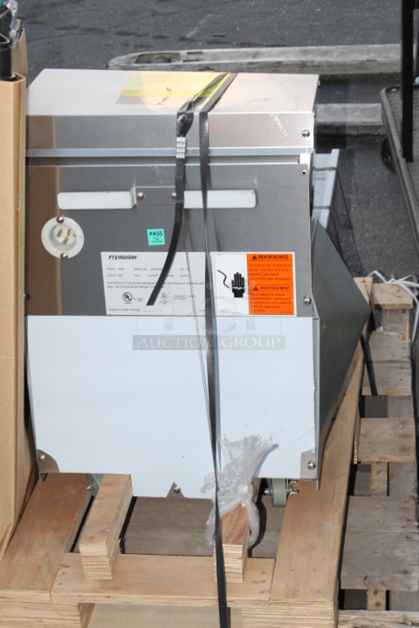 BRAND NEW SCRATCH & DENT! Frymaster PF80R 80 lb. Portable Fryer Oil Filter with Reversible Pump - 120V, 1/3 hp. Unit is dented on the left and right side panels. S/N: 2405YA0036 17-1/4x30-1/4x24-3/4 - Image 5 of 11