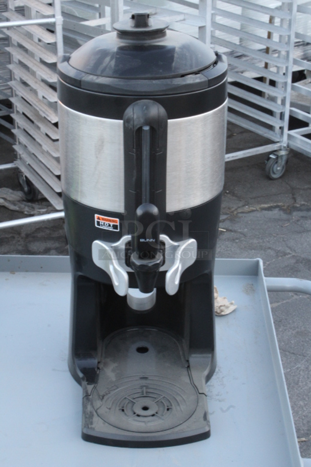 BRAND NEW SCRATCH & DENT! Bunn 44000.0200 TF 1 Gallon Stainless Steel ThermoFresh Server with Mechanical Sight Gauge and Base. S/N: TFC1183281 - Image 2 of 6