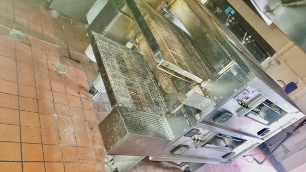 One Middleby Marshall Natural Gas Double Stack Conveyor Pizza Oven On Casters. Unable To Test. Model# PS555G. 208/240 Volt. 1 Phase. WORKING WHEN REMOVED!!! - Image 4 of 4